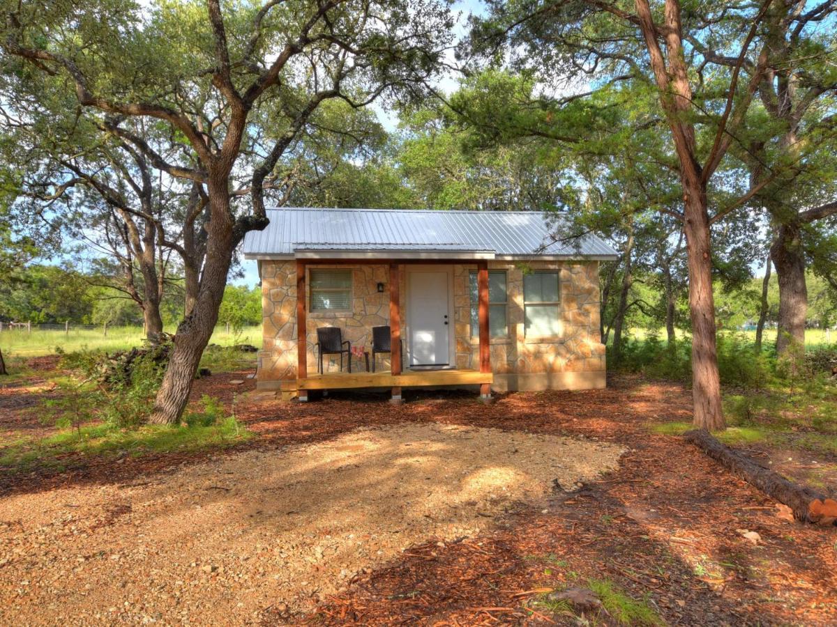 Cabins At Flite Acres - Mockingbird Cabin Wimberley Zewnętrze zdjęcie