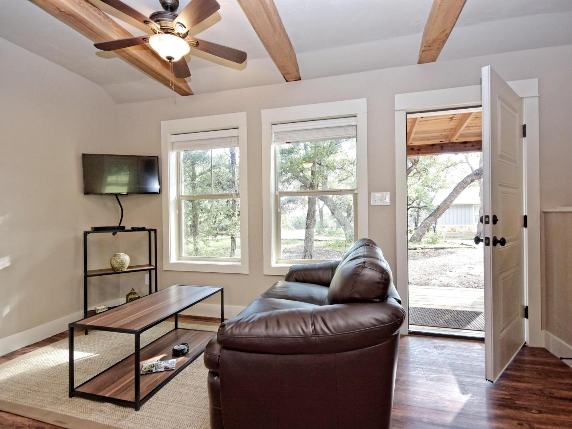 Cabins At Flite Acres - Mockingbird Cabin Wimberley Zewnętrze zdjęcie